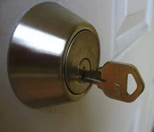 Locksmith Master Shop Seattle, WA 206-801-9916 - 13-Key-Broke-In-Lock